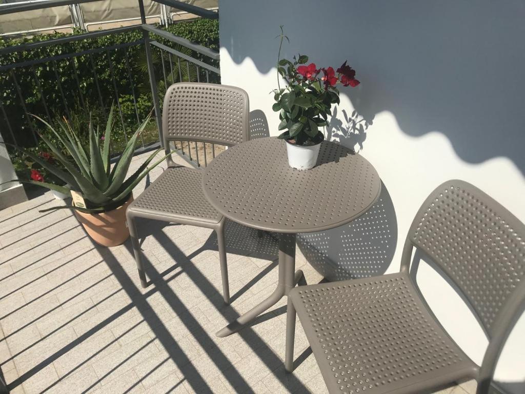 Blue Apartment - A Due Passi Dal Lago, Parcheggio Privato Lazise Luaran gambar